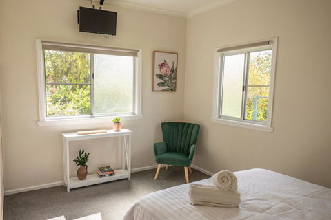 Marnita Farmhouse At Golden Grove Estate Winery - Your Accommodation 3