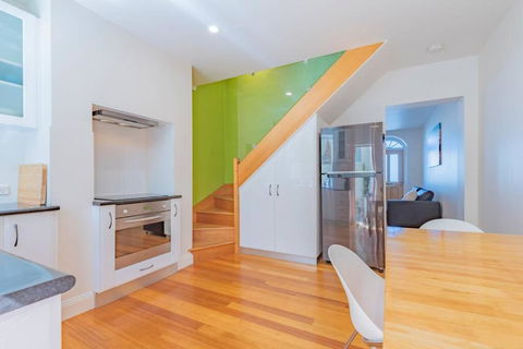 MELVINGTON BOUTIQUE APARTMENT IN HOBART CBD O - Your Accommodation 2