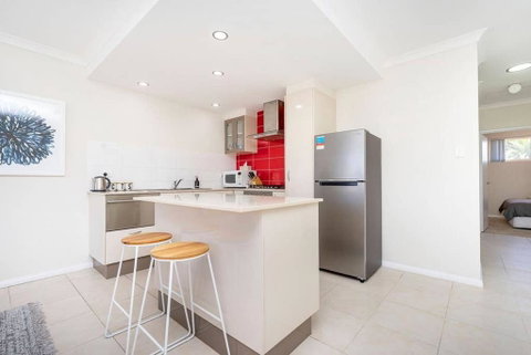 Modern Midland Retreat 2br 1 Bth - Your Accommodation 0