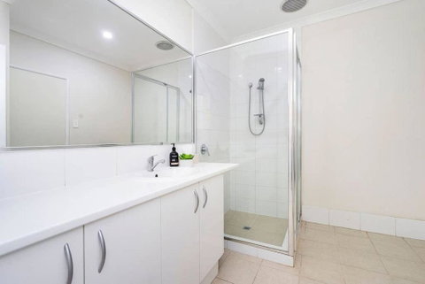 Modern Midland Retreat 2br 1 Bth - Your Accommodation 2