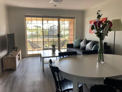 Modern 2BR Apartment With Parking - Your Accommodation 0