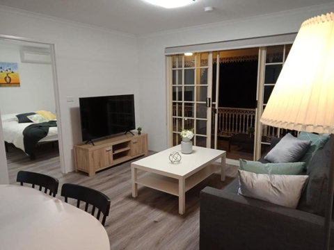 Modern 2BR Apartment With Parking - Your Accommodation 1