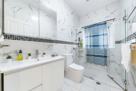 Mins To Mall Convenient 3 Beds Classic Charm Home - Your Accommodation 3