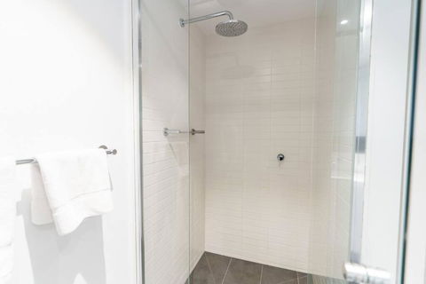 Modern 1 Bed Opposite Racecourse - Your Accommodation 3