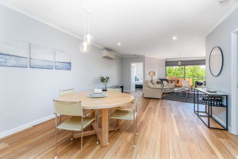 Modern And Homely 2BR Burke Crescent Apartment - Your Accommodation 1