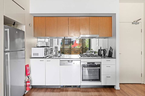 Modern Apt - Free Parking - Convenient Location - Your Accommodation 3