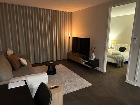 Modern Griffith Apartment - Your Accommodation 3