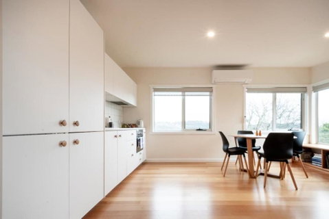 Modern Self Contained Unit Views Parking And WiFi - Your Accommodation 0