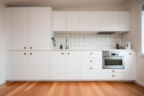 Modern Self Contained Unit Views Parking And WiFi - Your Accommodation 2