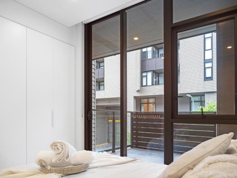 Modern Split Level 2Bed With Pool - Your Accommodation 1