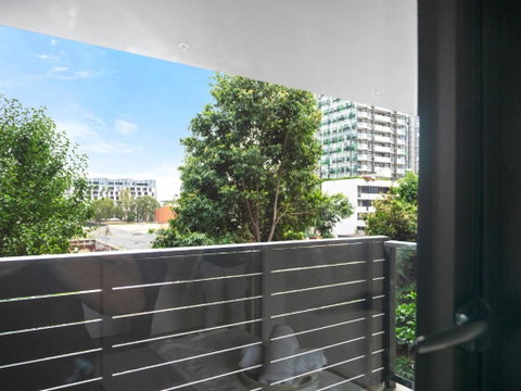 Modern Split Level 2Bed With Pool - Your Accommodation 2