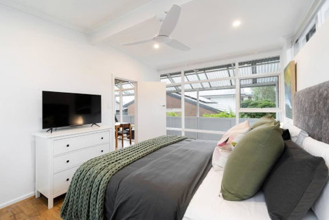 Modern Stylish Self-contained Apartment - Your Accommodation 3
