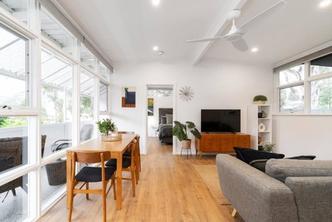 Modern Stylish Self-contained Apartment - Your Accommodation 1