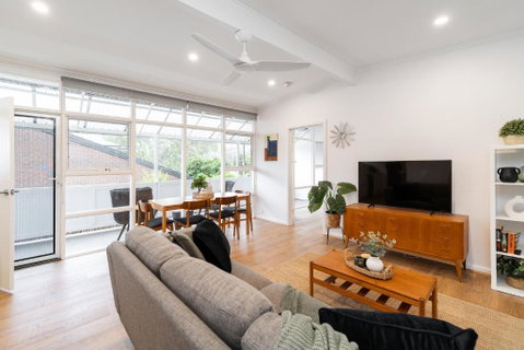 Modern Stylish Self-contained Apartment - Your Accommodation 2