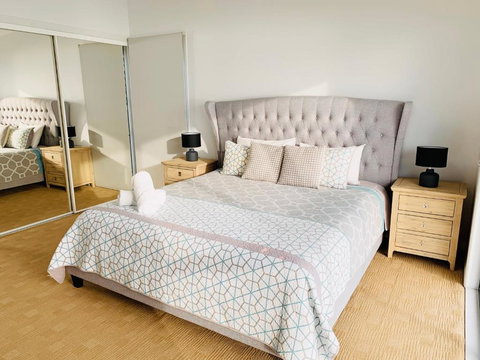 Moreton Magnificent Views - Your Accommodation 1
