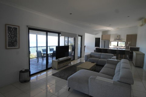 Moreton Magnificent Views - Your Accommodation 3