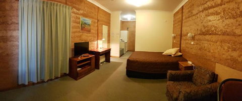 Mud Hut Motel - Your Accommodation 0