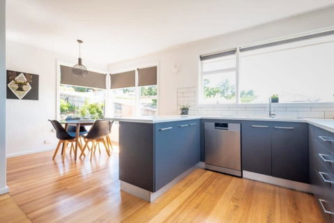Near The CBD Perfect For Large Groups & Parking - Your Accommodation 2