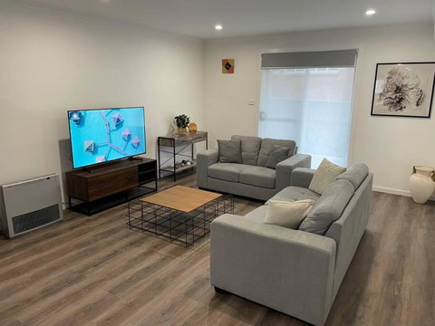 New 3 Bedroom House In Cooma - Your Accommodation 0