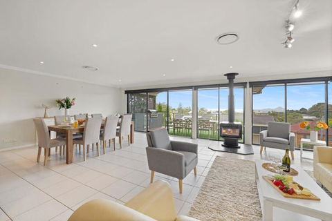 Oasis At Salamander Bay, 10 Raymond Ave - Boat Parking, WiFi, Air Con, Water Views - Your Accommodation 1