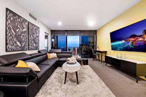 OCEAN VIEW - One Bedroom Spa Apartment - Circle On Cavill - Self Contained, Privately Managed - Your Accommodation 1