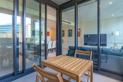 Next To Station Family & Friend Free Parking - Your Accommodation 1