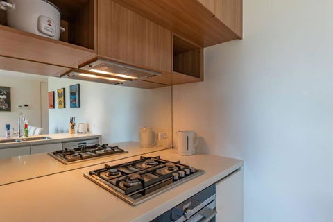 Next To Station Family & Friend Free Parking - Your Accommodation 3