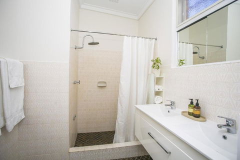 NOR214 - Northstead Coastal Charm - Your Accommodation 3