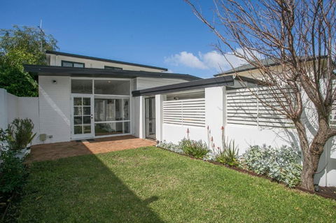 NOR214 - Northstead Coastal Charm - Your Accommodation 2