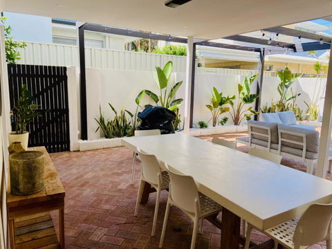 NOR214 - Northstead Coastal Charm - Your Accommodation 1
