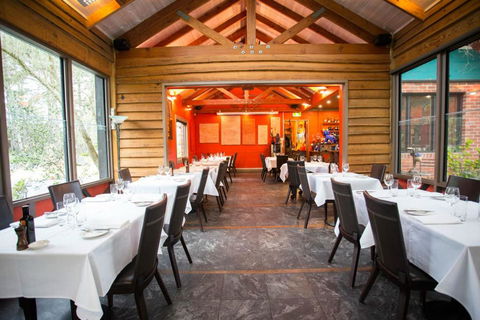 Oakdene Vineyards Guesthouse - Your Accommodation 2