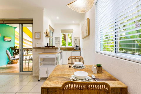 Oasis Luxe On Macrossan Street - Stylish Residence - Your Accommodation 3