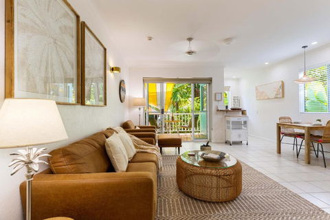 Oasis Luxe On Macrossan Street - Stylish Residence - Your Accommodation 2