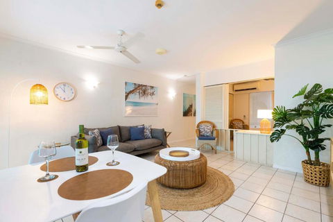 Oasis Breeze On Macrossan Street - No Stairs! - Your Accommodation 2