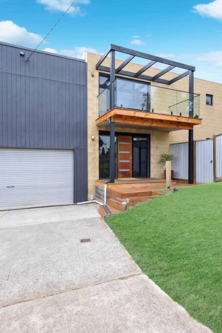 Ocean Escape- 5 Bedroom, 3 Bath- Sleeps 11 - Your Accommodation 0