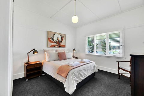 Oasis On Warrendine, Sleek & Stylish, Free Wi-Fi - Your Accommodation 2