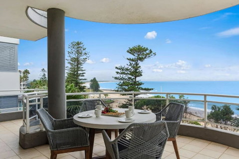 Ocean Vista Escape - A Lofty Beachfront Penthouse - Your Accommodation 1