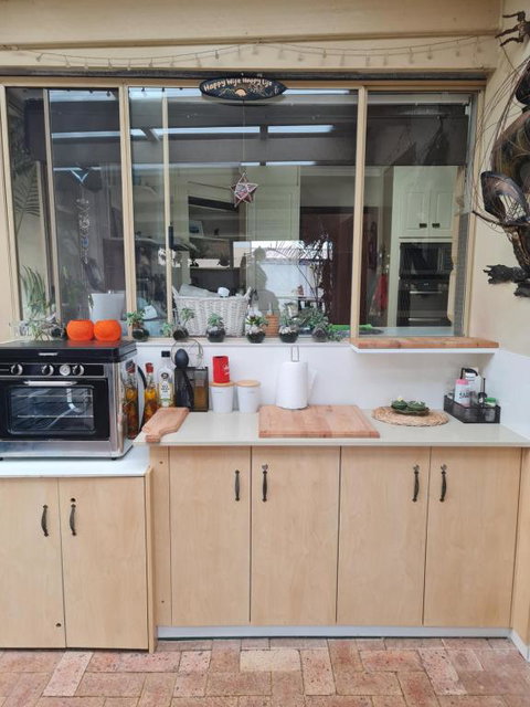 Open Plan Large Home - Your Accommodation 3