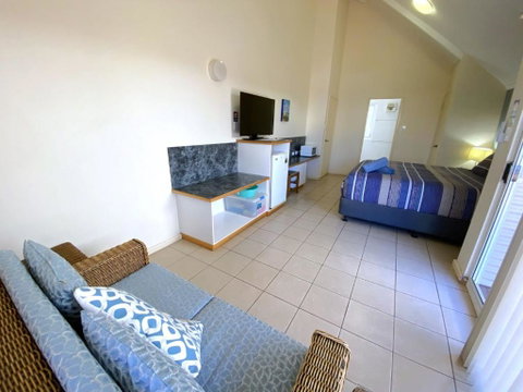 Osprey Holiday Village Unit 201 1 Bedroom - Your Accommodation 2