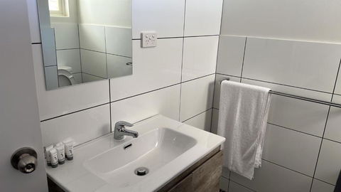 OUYEN MOTEL - Your Accommodation 3