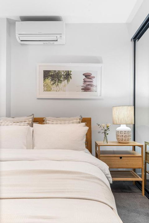 Park Life! Elegant & Sun-Filled 2 Bed 2 Bath Home In Caulfield North - Your Accommodation 1