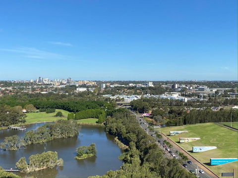 Parkside & City View In Sydney Olympic Park - Your Accommodation 1