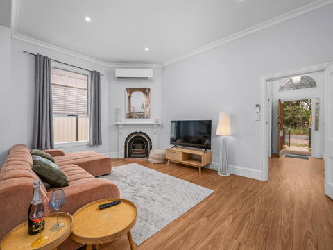 Palm Cottage - Your Accommodation 1