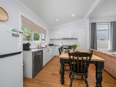 Palm Cottage - Your Accommodation 2