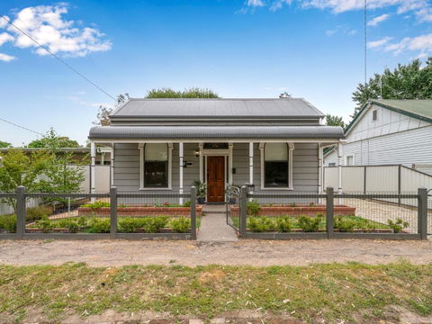 Palm Cottage - Your Accommodation 0