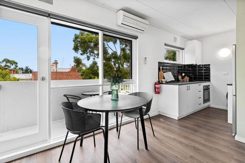 Peaceful 1-Bed Apartment Near The City Centre - Your Accommodation 2