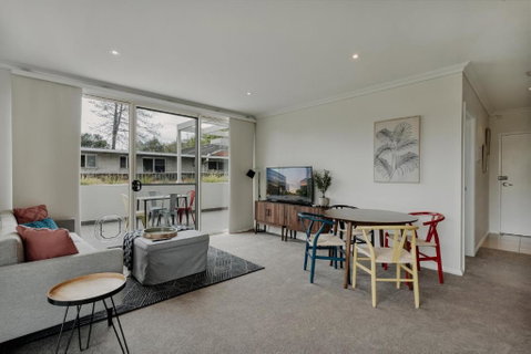 Peaceful 1-Bed Apartment Close To Lonsdale St - Your Accommodation 0