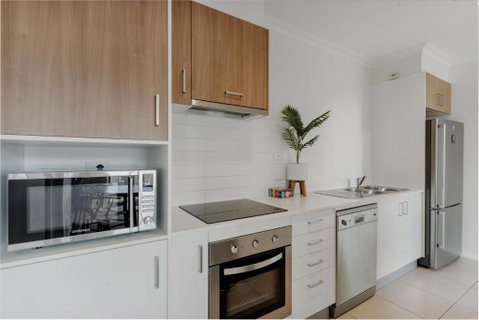 Peaceful 1-Bed Apartment Close To Lonsdale St - Your Accommodation 1