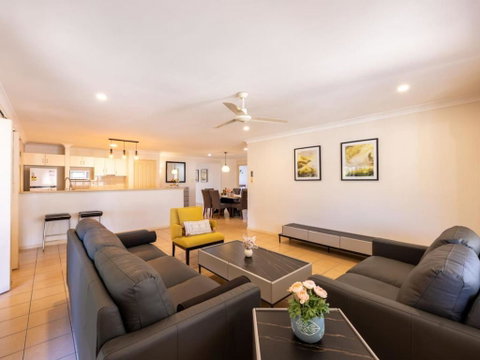 Peaceful 4B2B Sweet Home W Backyard At Springfield - Your Accommodation 1