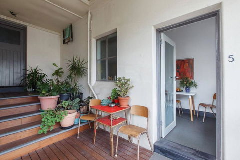 Parkside Hideaway - Beautiful Art Deco Near Zoo - Your Accommodation 2